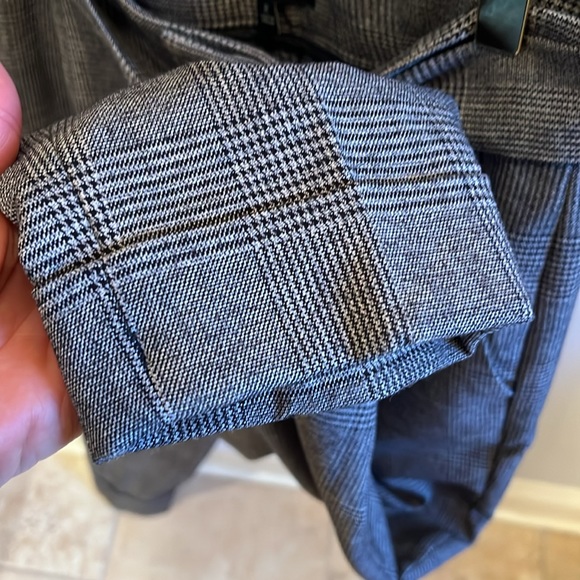 NWOT! Banana Republic Size 2 Trousers. Cuffed, belted waist. Worn only to try on - Picture 7 of 7